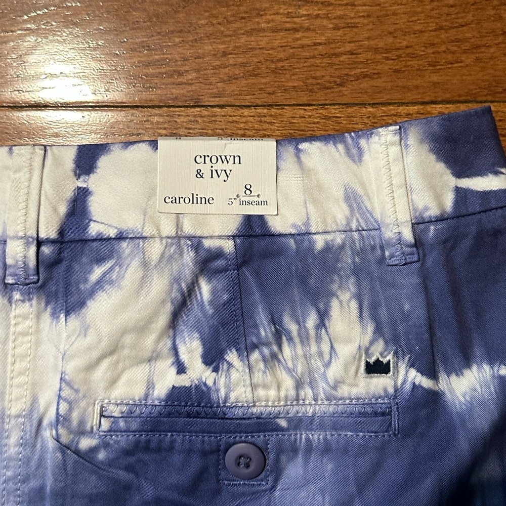 Crown & Ivy women's size 8 Caroline 5 inch blue & white tie dye shorts - Picture 5 of 5